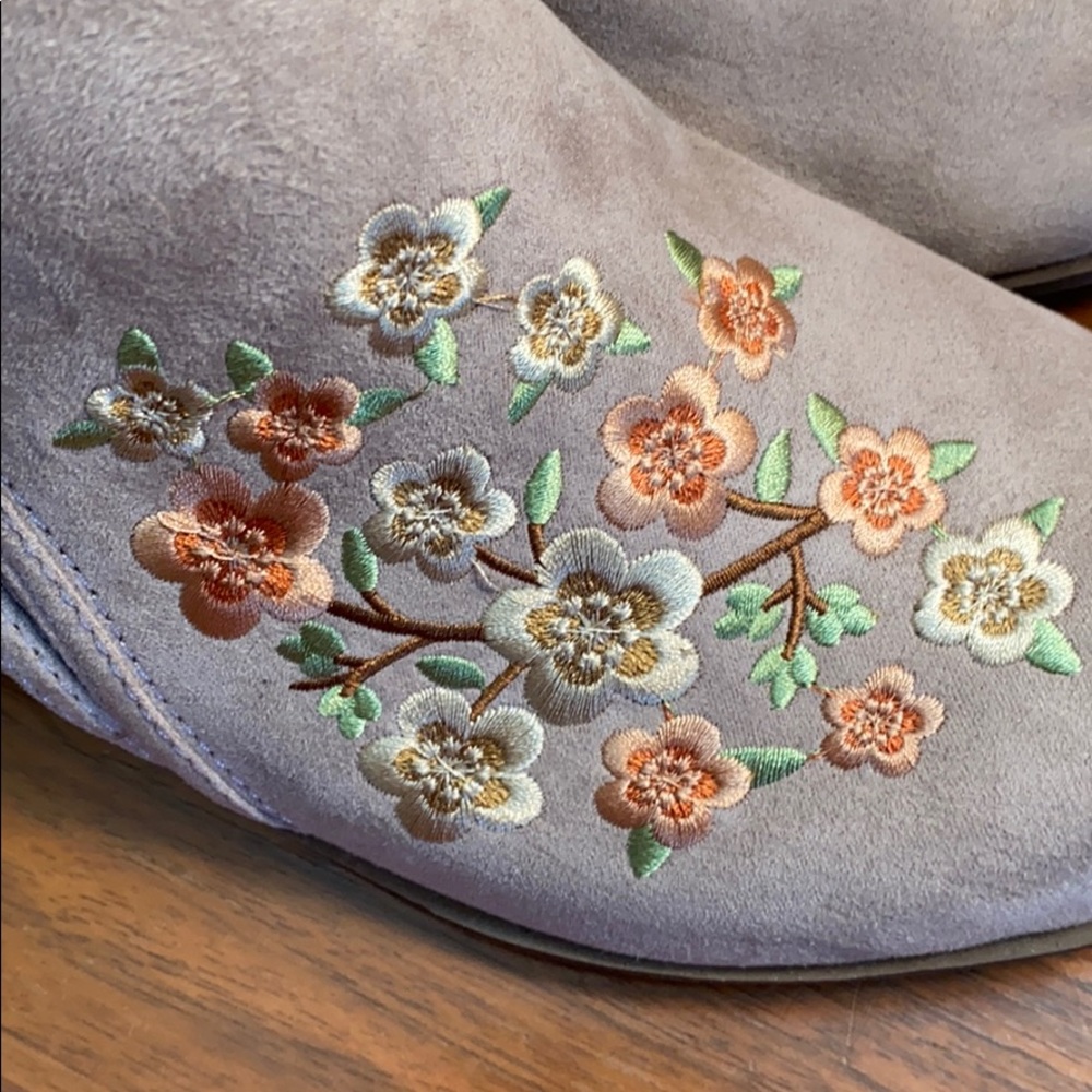 Side zip bootie. - Picture 7 of 7